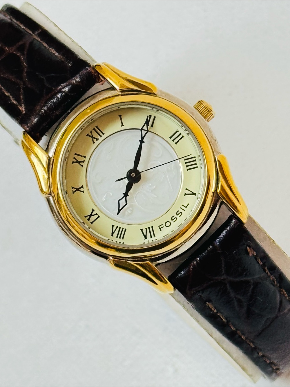 Vintage Fossil Floral Engraved Mother Of Pearl Women's Leather Watch ES-8734